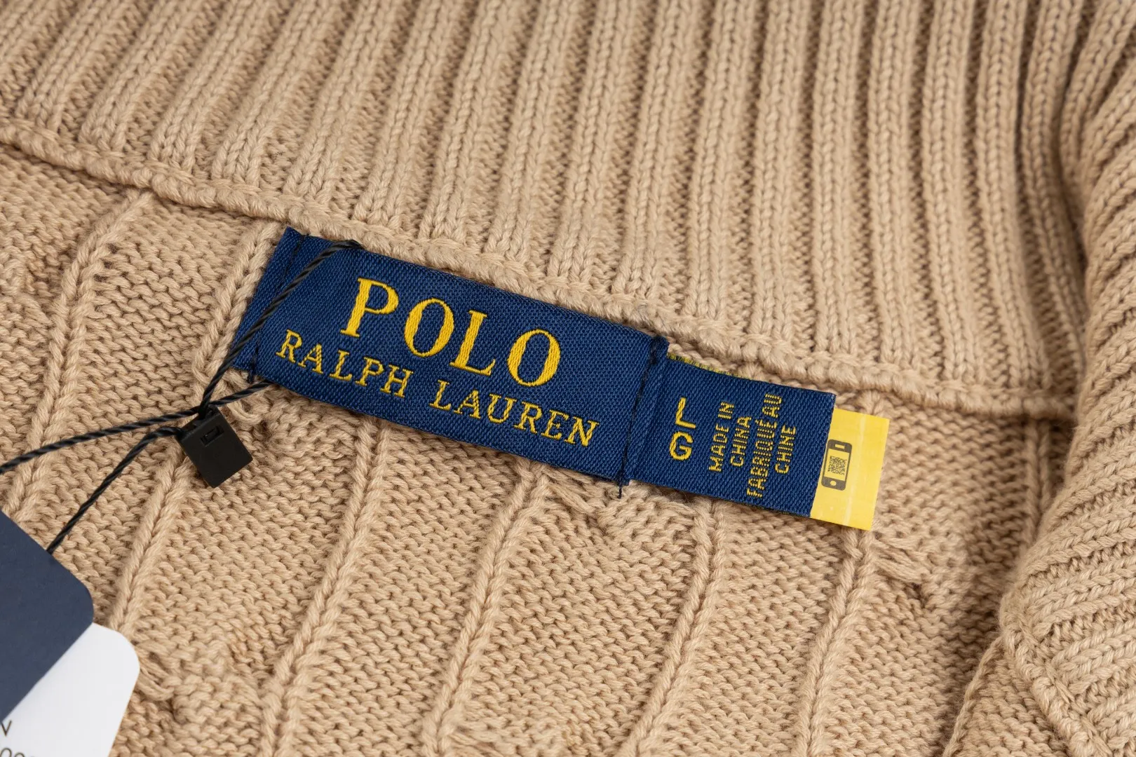 P260 #R98 RALPH LAUREN Ralph Lauren nine-color classic small label embroidery logo full zipper knitted cable cardigan sweater, high-density LOGO embroidery on the chest, original customization of tag accessories. Made of pure cotton yarn, pure cotton is skin-friendly and comfortable, small label war horse embroidered twist zipper cardigan sweater 🐎 high quality, follow the blogger to learn how to wear it! Let’s buy a Ralph Lauren cable sweater. It’s a super hard-to-find series after it became popular. It’s hard to find one on the official website. It’s simple and practical to wear, with a lazy and loose feel. The thickened fabric has more texture, feels soft and delicate, and has a loose fit. Whether worn alone or layered, you can wear different styles of fashion with just one piece!   Size：XS S M L